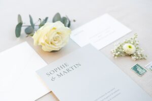 flat lay carterie mariage