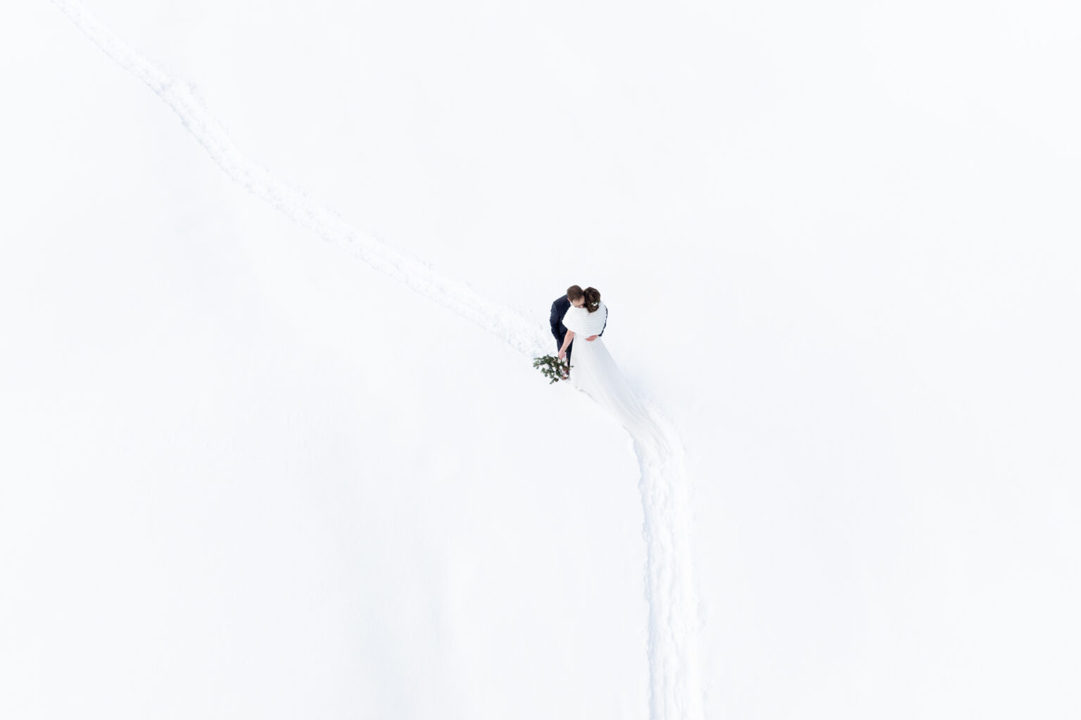 mariage hiver alpes mariés dans la neige dro