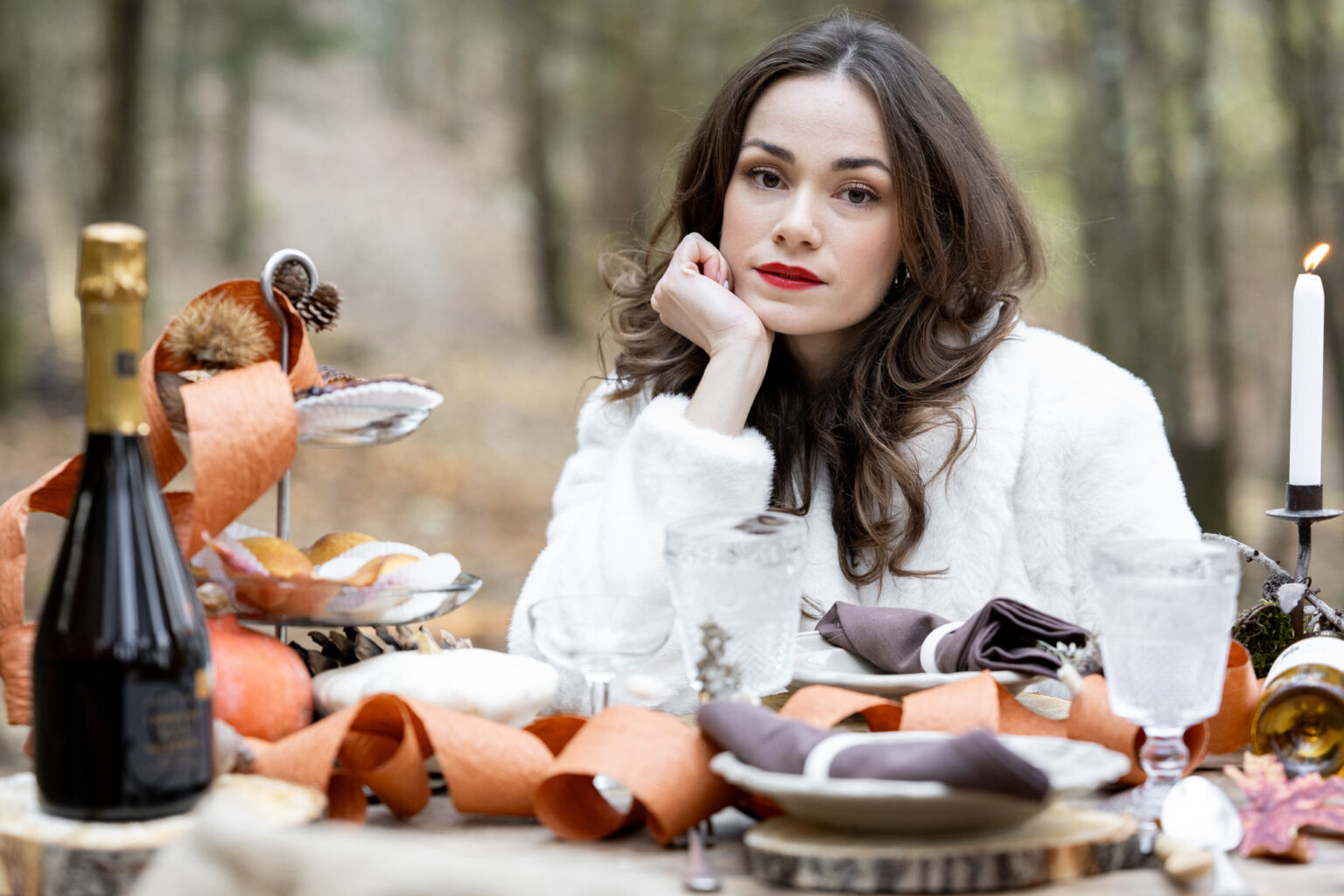 mariée automne foret à table