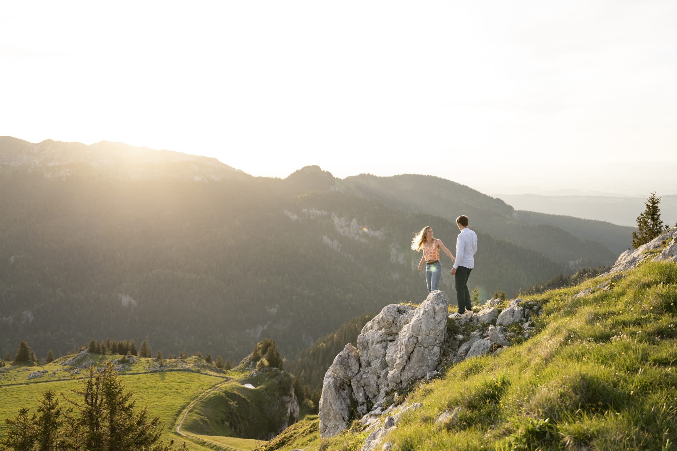 engagement lumières dorées montagne
