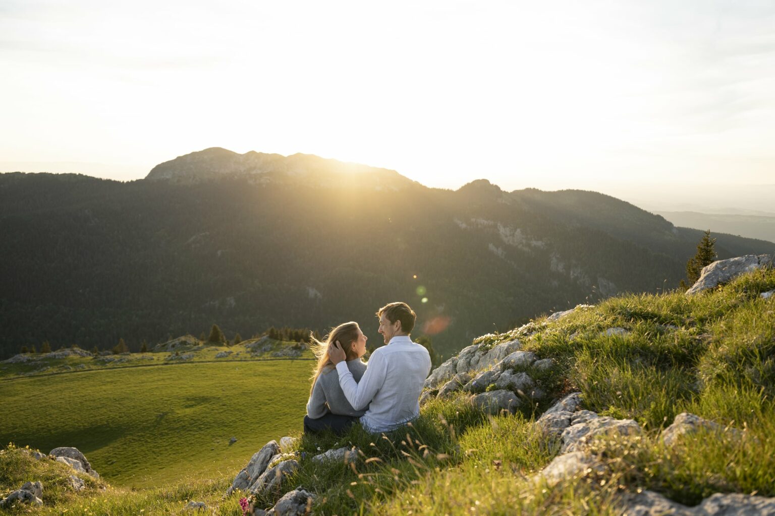 engagement chartreuse savoie couple assis