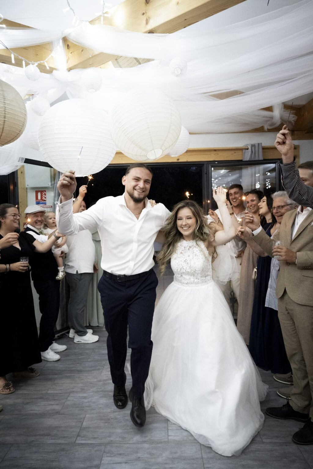 mariage ferme allobroges entrée mariés