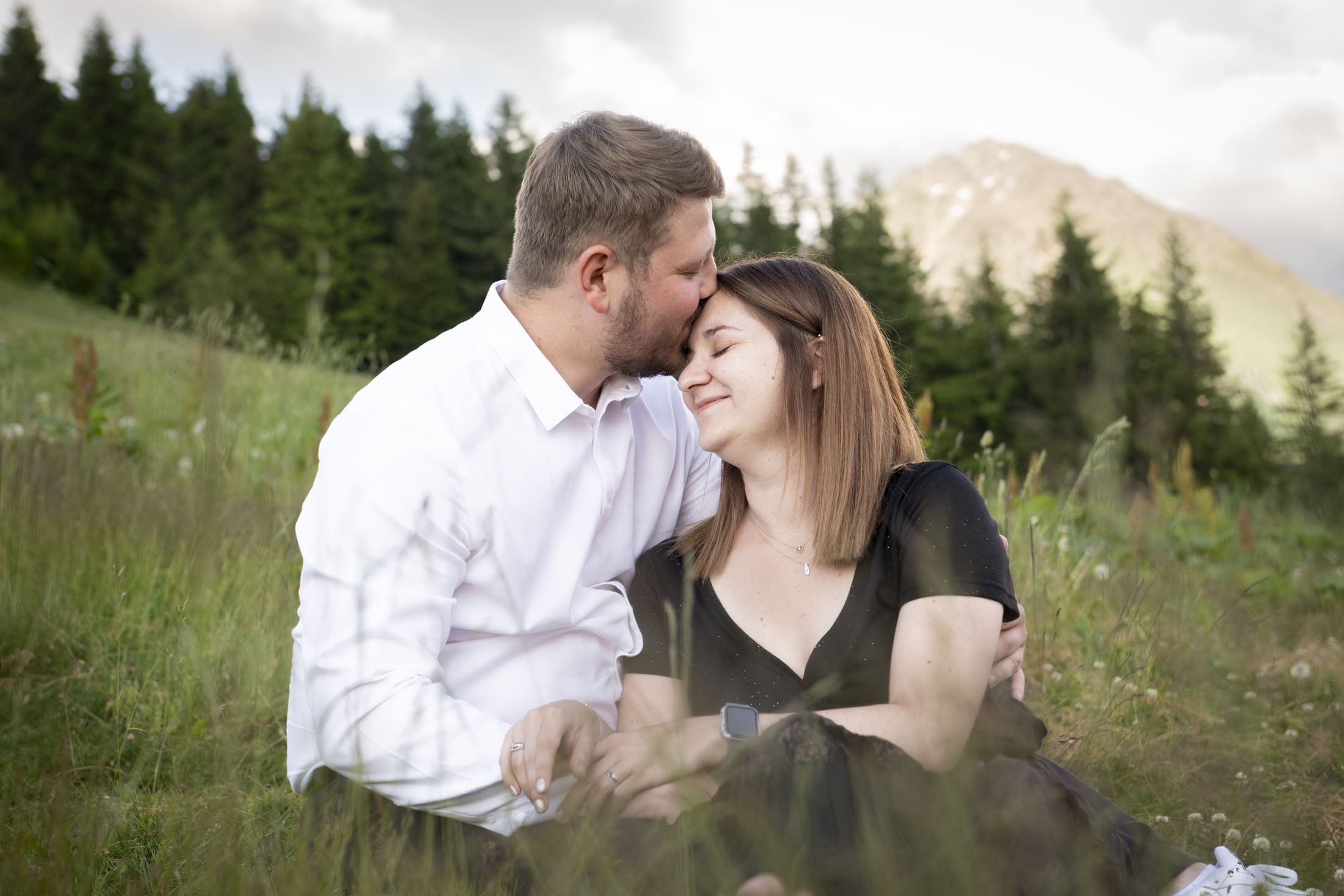seance engagement val pelouse couple