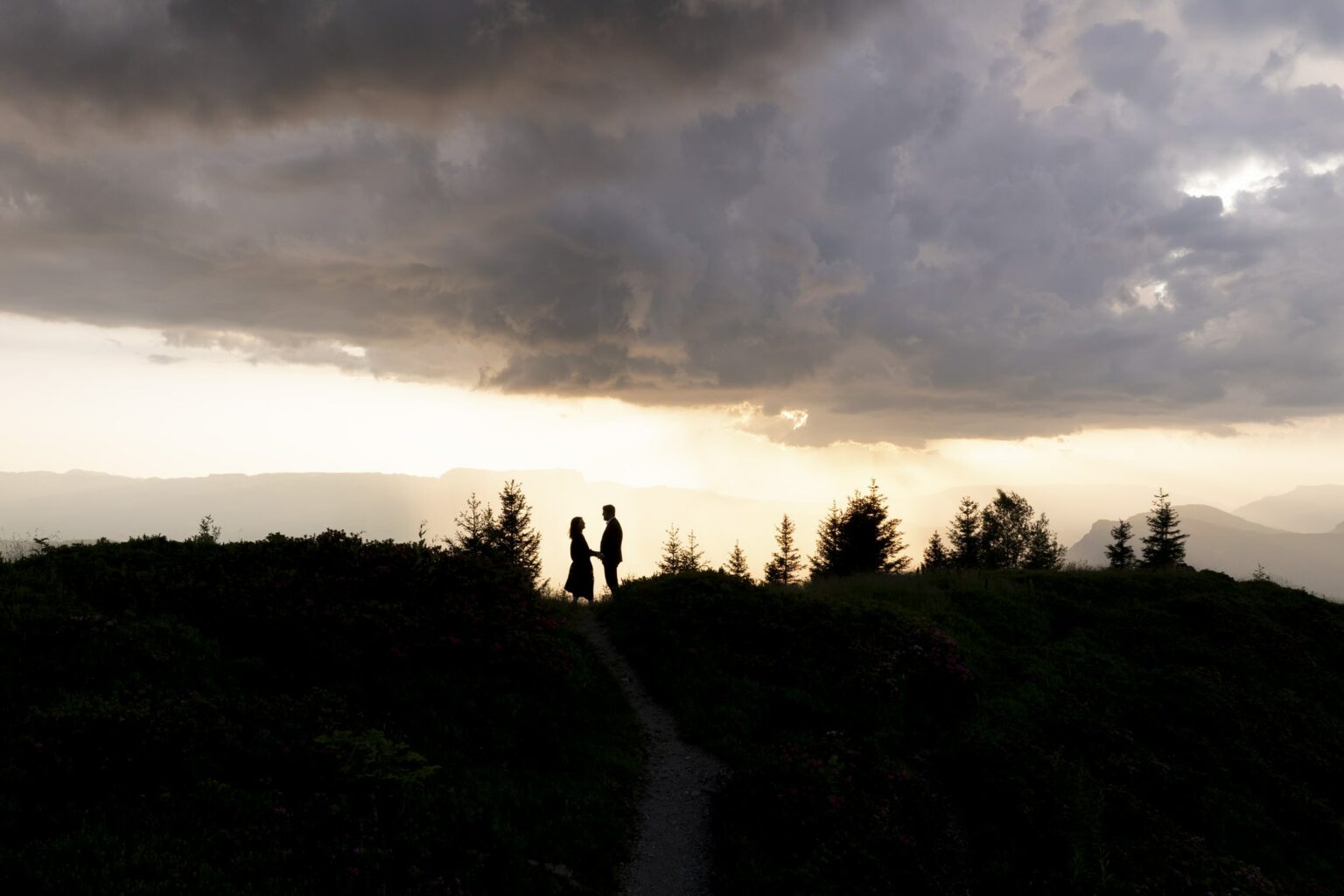 engagement val pelouse golden hour