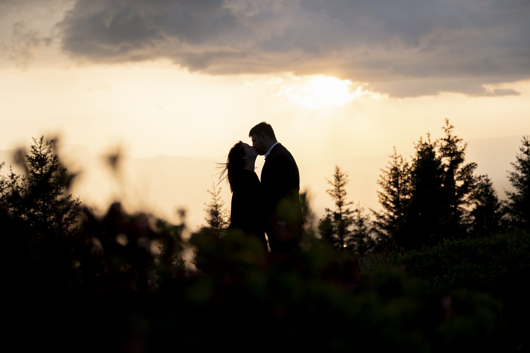 seance engagement val pelouse couple