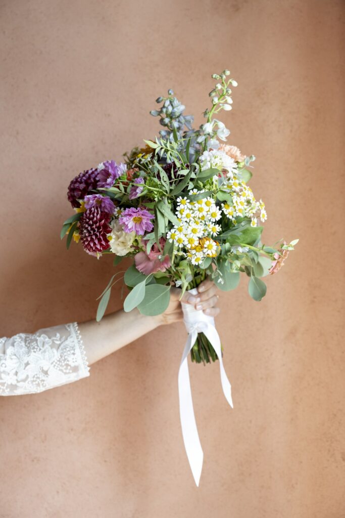 photographe mariage chateau luponnas préparatifs bouquet
