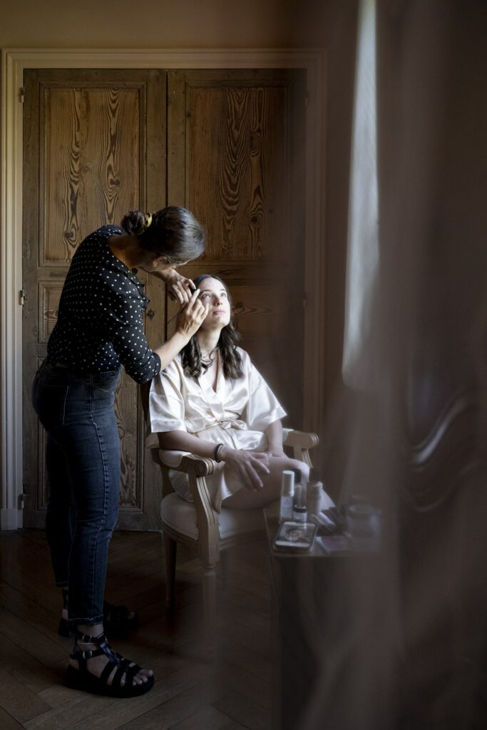 photographe mariage chateau luponnas préparatifs maquillage