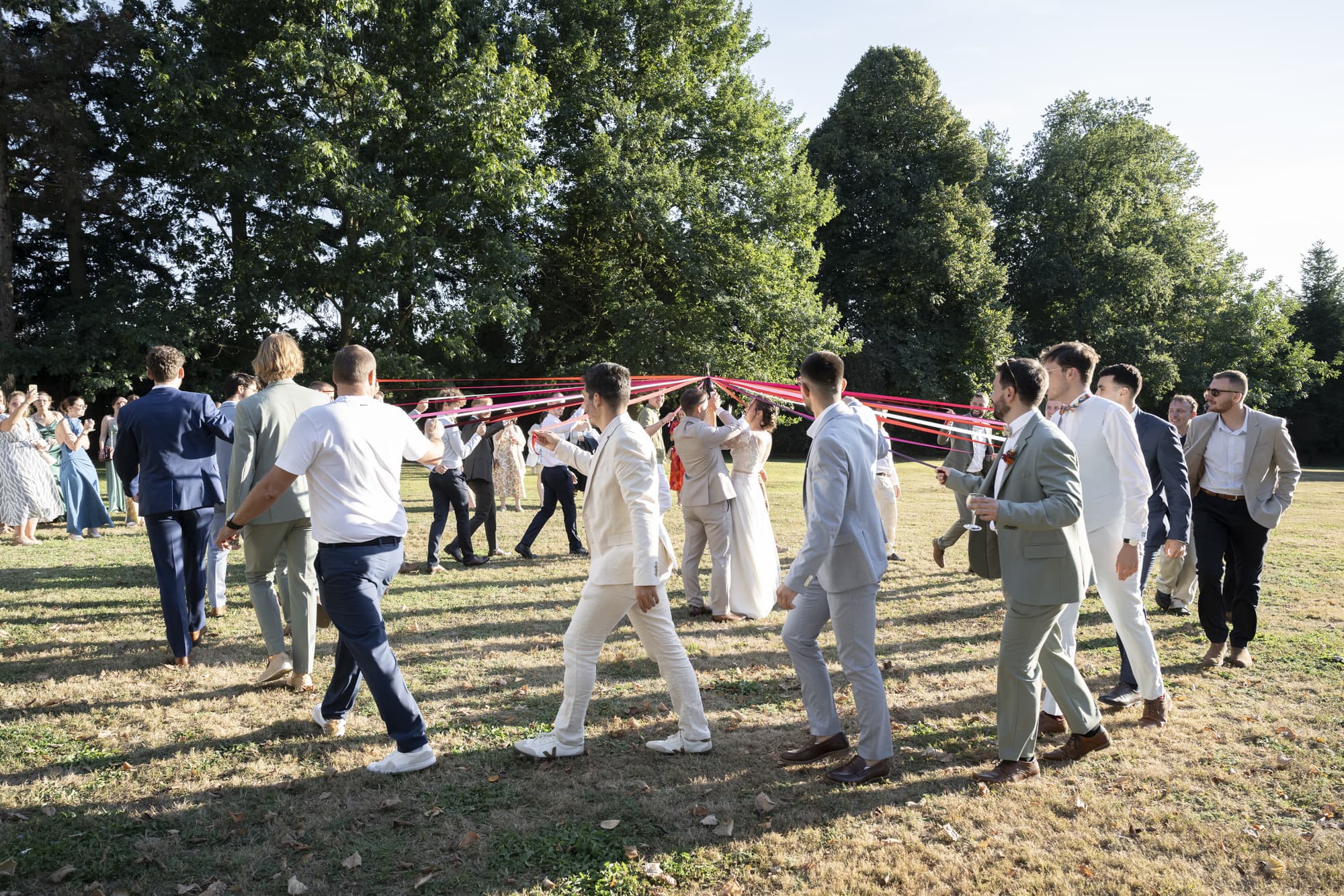 photographe mariage chateau luponnas cocktail ronde rubans