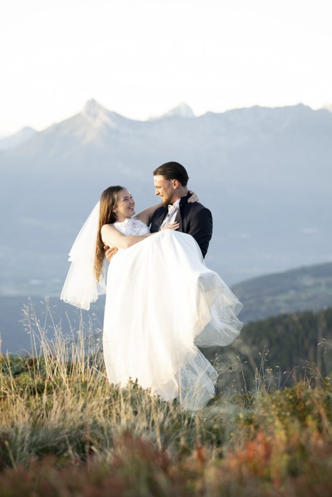 porter mariés montagne