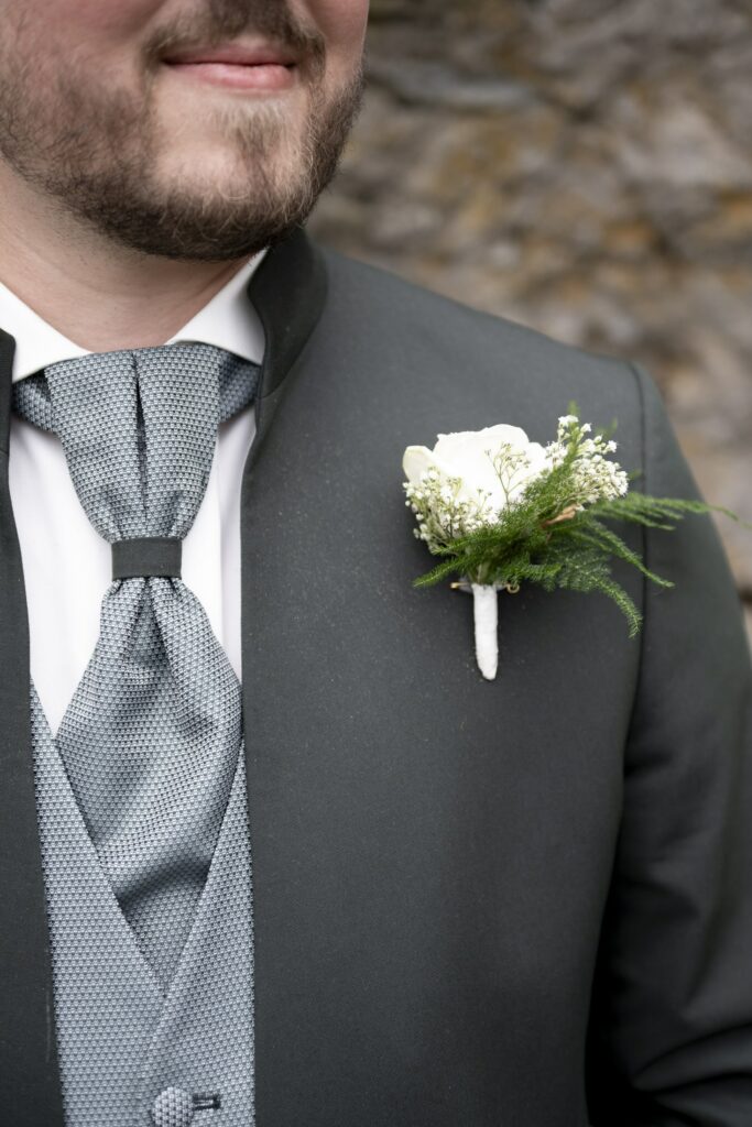 mariage chateau escart boutonnière marié