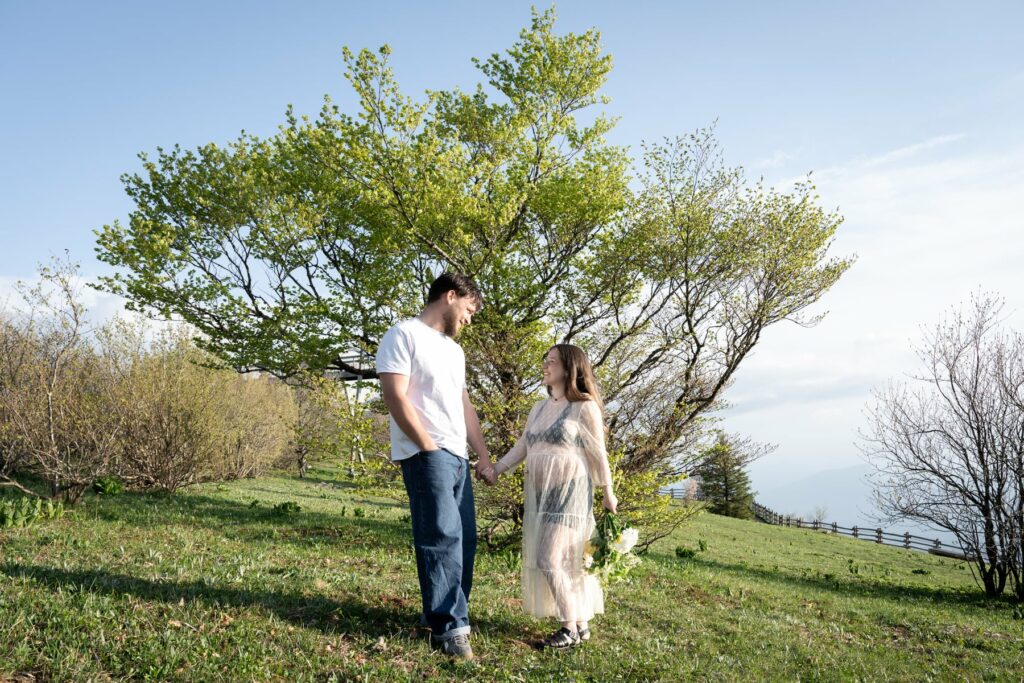 grossesse couple montagne