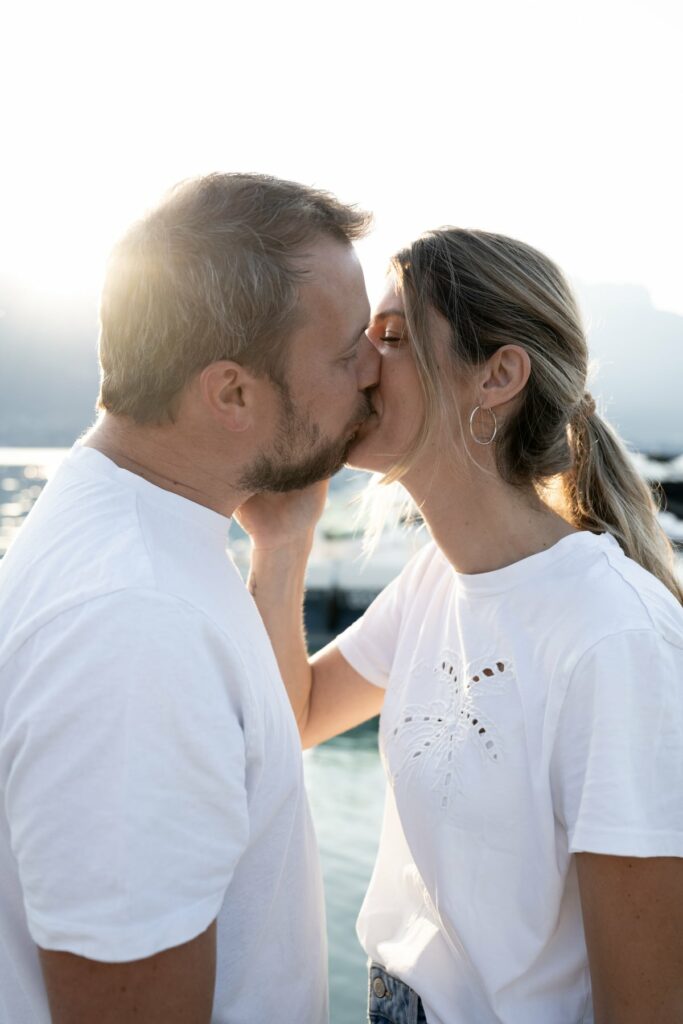 couple baiser Annecy