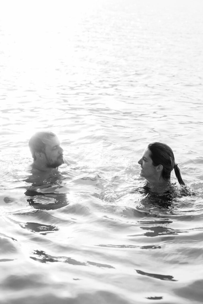 couple baignade lac Annecy