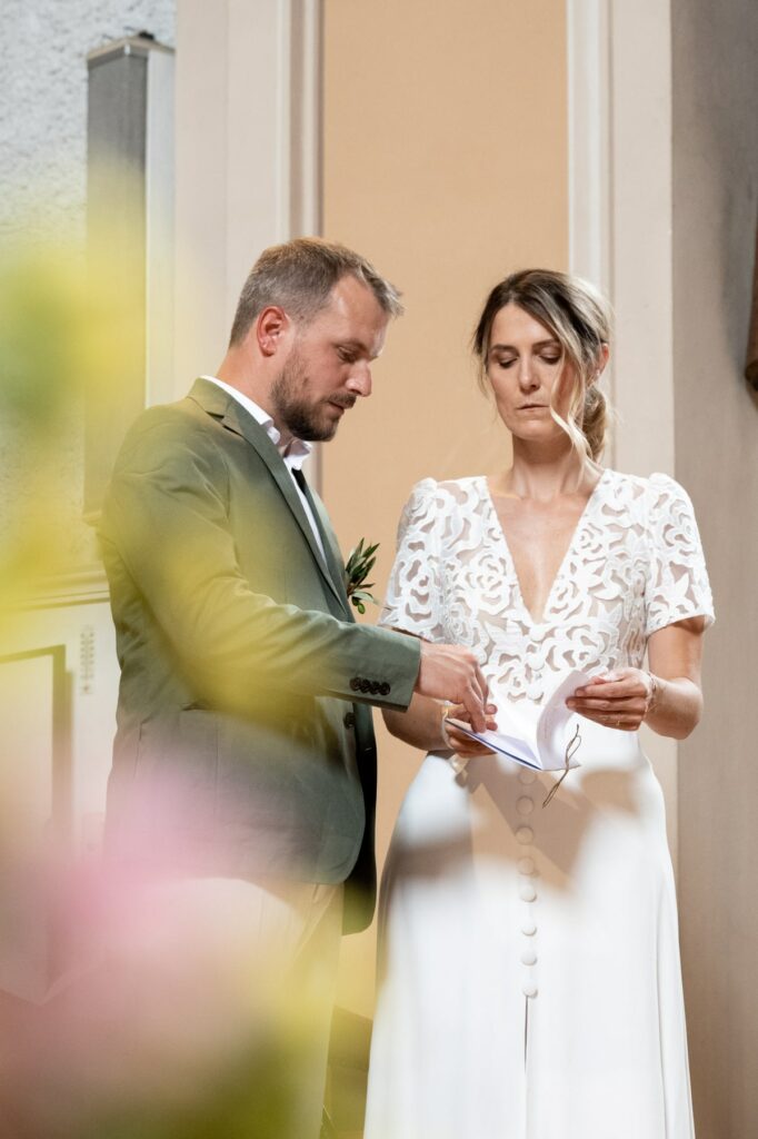 couple mariage annecy église