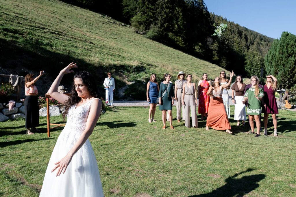 lancer de bouquet mariage